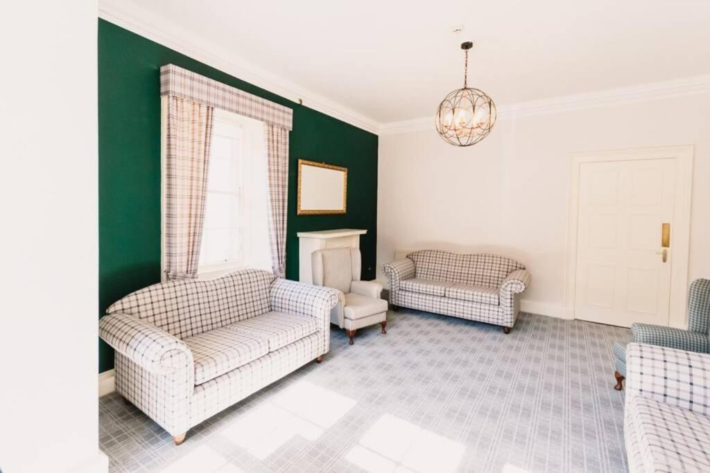 Wallace Apartment - A Unique Apartment In Countryside Park With Wifi And Access To Bar And Pool Perth Eksteriør billede