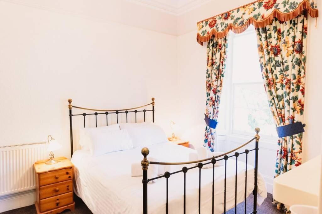 Wallace Apartment - A Unique Apartment In Countryside Park With Wifi And Access To Bar And Pool Perth Eksteriør billede