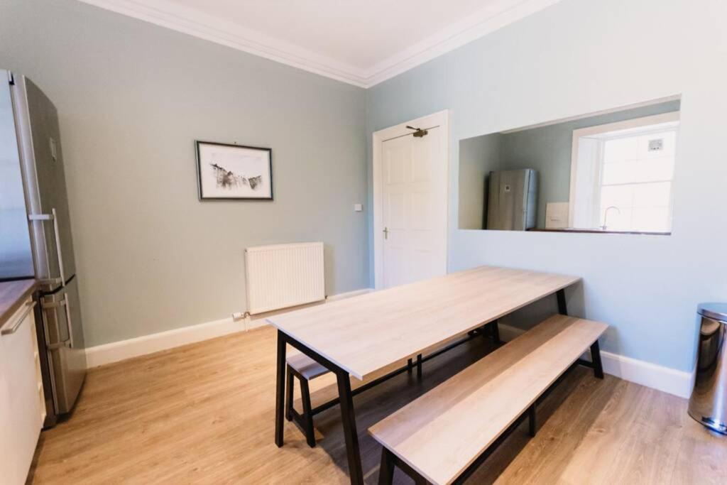 Wallace Apartment - A Unique Apartment In Countryside Park With Wifi And Access To Bar And Pool Perth Eksteriør billede