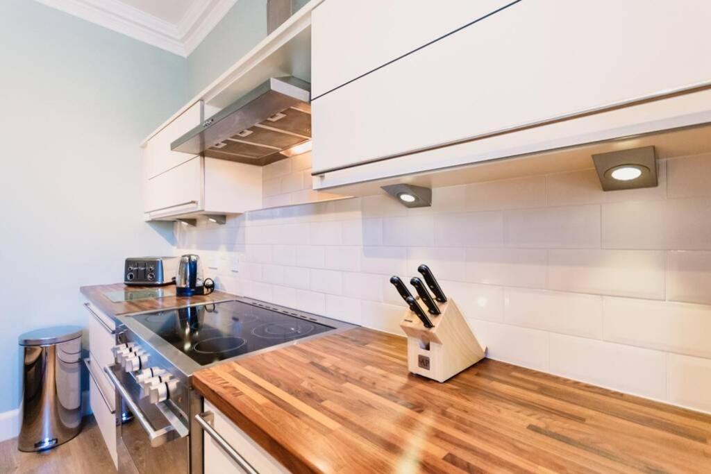 Wallace Apartment - A Unique Apartment In Countryside Park With Wifi And Access To Bar And Pool Perth Eksteriør billede