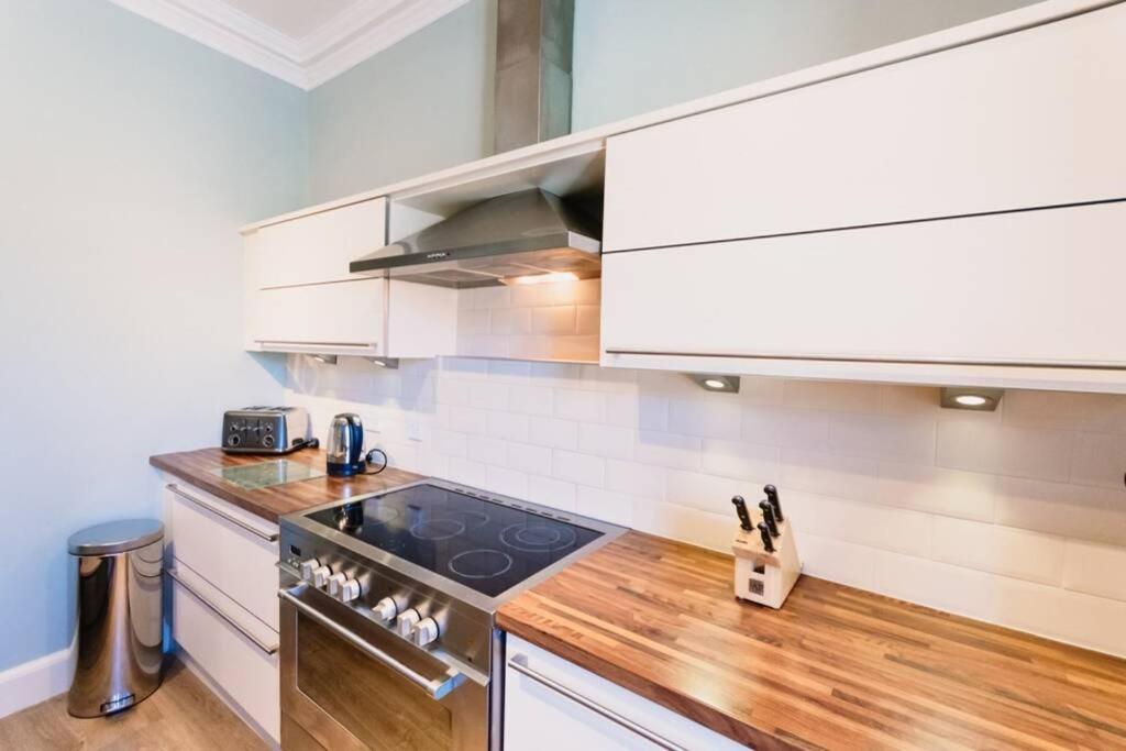 Wallace Apartment - A Unique Apartment In Countryside Park With Wifi And Access To Bar And Pool Perth Eksteriør billede
