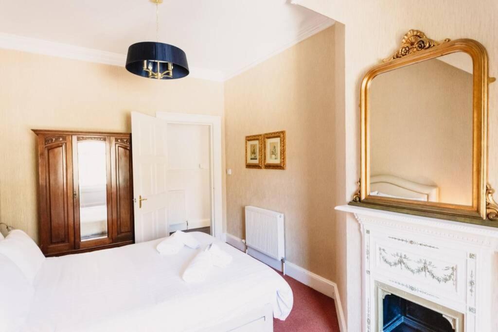 Wallace Apartment - A Unique Apartment In Countryside Park With Wifi And Access To Bar And Pool Perth Eksteriør billede