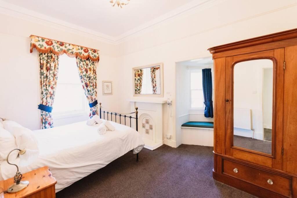 Wallace Apartment - A Unique Apartment In Countryside Park With Wifi And Access To Bar And Pool Perth Eksteriør billede