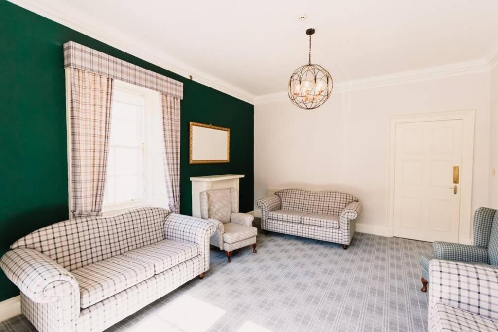 Wallace Apartment - A Unique Apartment In Countryside Park With Wifi And Access To Bar And Pool Perth Eksteriør billede