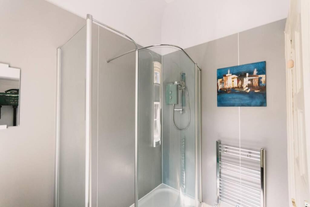 Wallace Apartment - A Unique Apartment In Countryside Park With Wifi And Access To Bar And Pool Perth Eksteriør billede